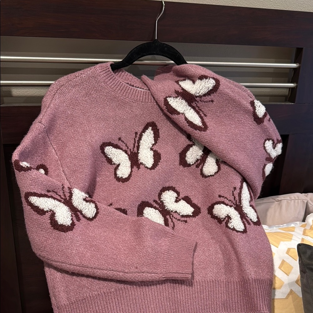 Butterfly Patterned Pink Sweater - Picture 3 of 3